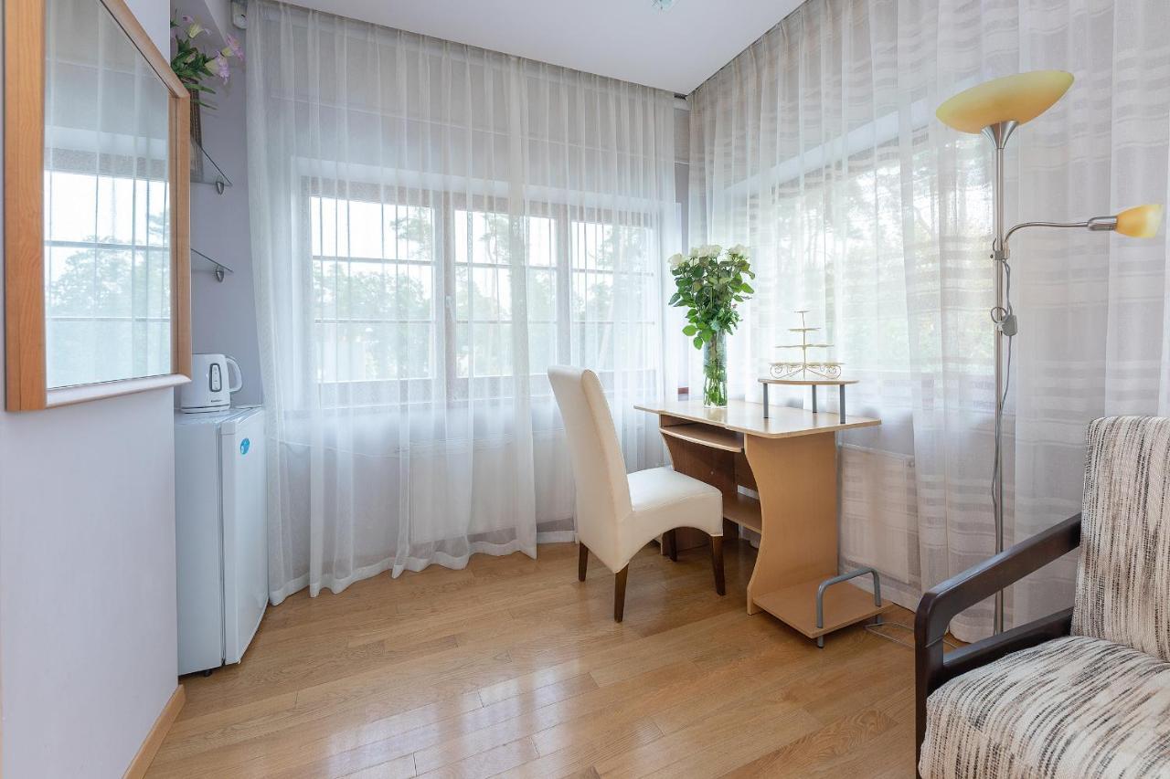 Room In Guest Room - Valensija - Large Suite Apartment (Adults Only) Jurmala Exterior photo